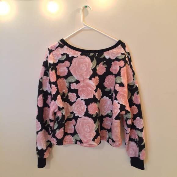 NWT Lili Sport Lace Up Graphic Roses Sweatshirt - Picture 4 of 4